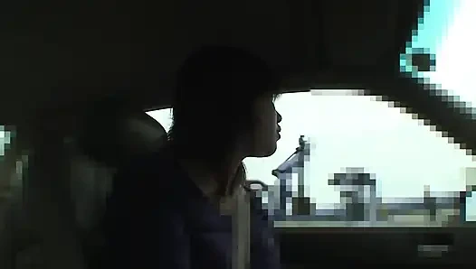 In college-uniform gekleidet, um seinen schwanz hart zu bekommen