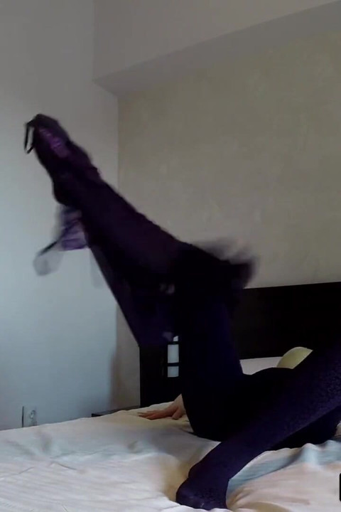 Kitty's pantyhose photo shooting!