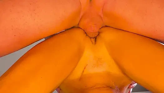 Ibu tiri menjelaskan kepada kekasih barunya cara membersihkan memeknya dengan ploperly setelah orgasme