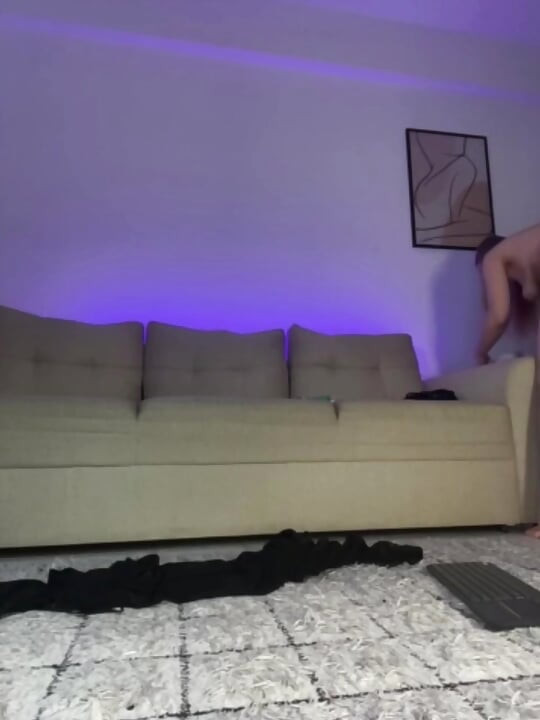Jucielussie ile yakın çekim büyük dildo amcığı sikiyor