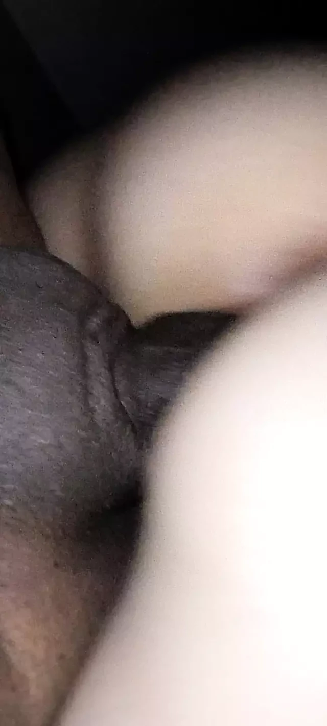 Big ass MILF got great orgasm while getting the leak fixed