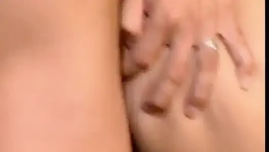 Cewek cantik asal jerman ini enak banget dientot sama 3 kontol sekalian