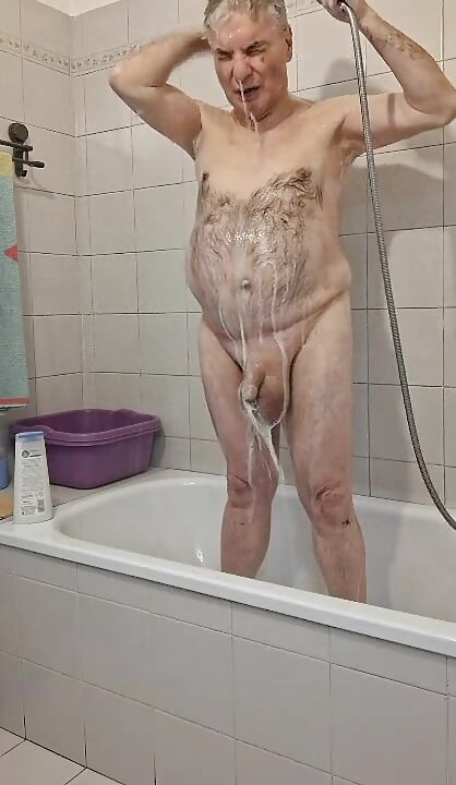 Mi polla en la ducha