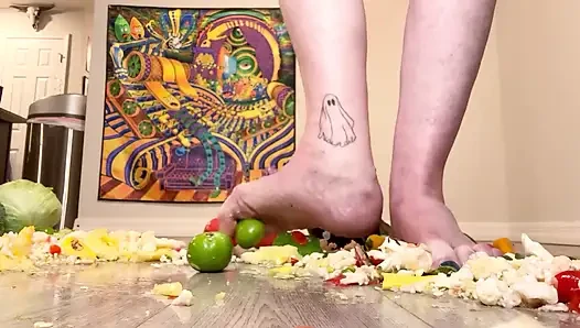 Size 16 Foot Crush with Vegetables