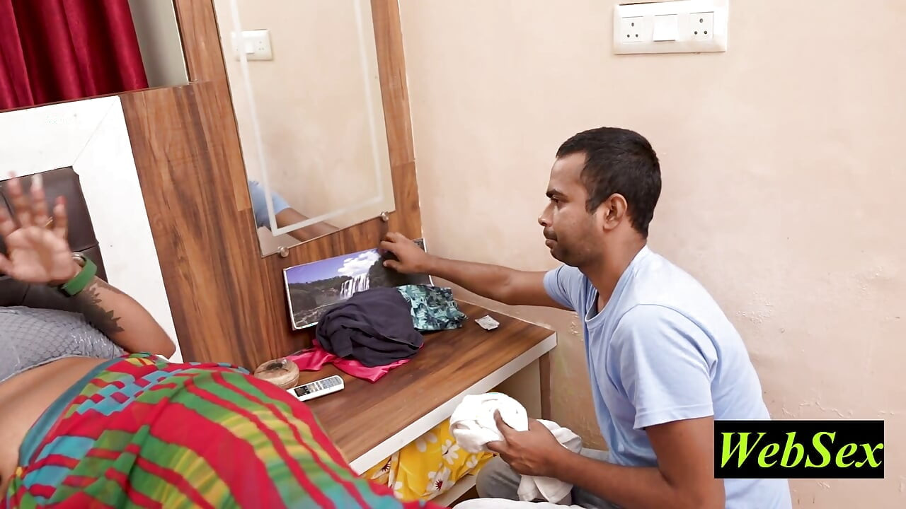 India pobre sirviente de casa follando esposa jefe! Jefe indio, esposa