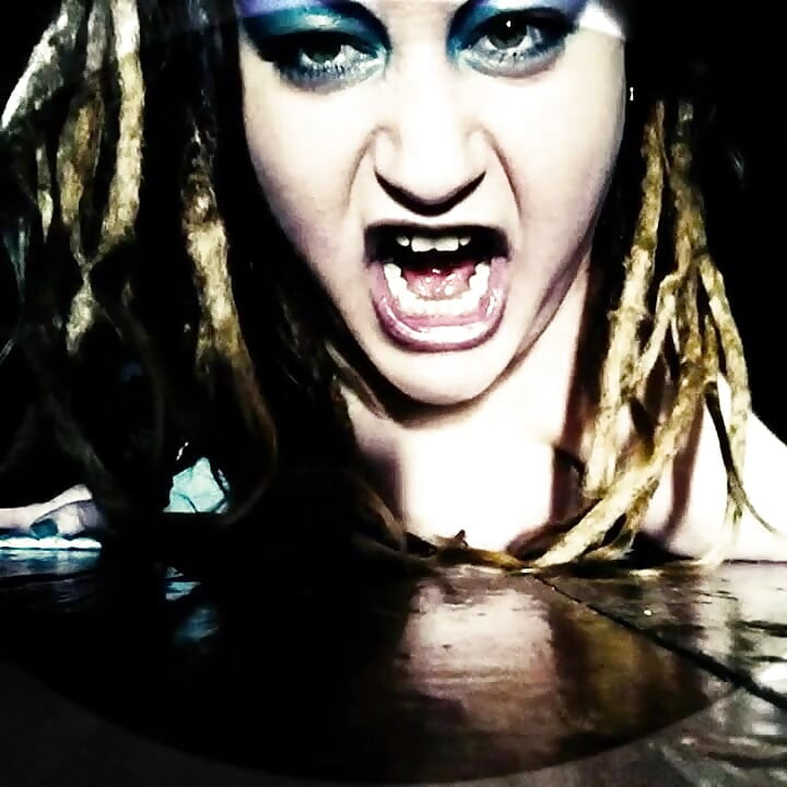 Le cochon caché sous mon lit maintenant il est temps pour moi de jouer à mon jeu (pas de son)