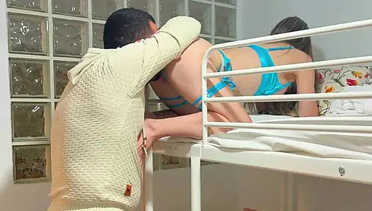 Uyan, üvey abla! Artık sevişme zamanı!