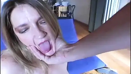 Шлюшку милфу-толстушку шлепают и лижут одом