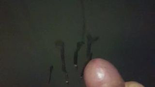 Сперма в публичной ванной посреди ночи