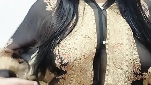 Teen fingert ihre rosa feuchte muschi