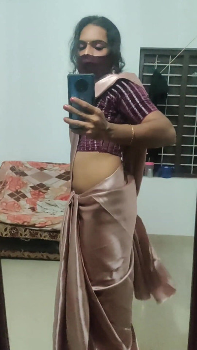 Güzel ladyboy roshni amatör ev yapımı eğlence ve boşalma | Klip 1