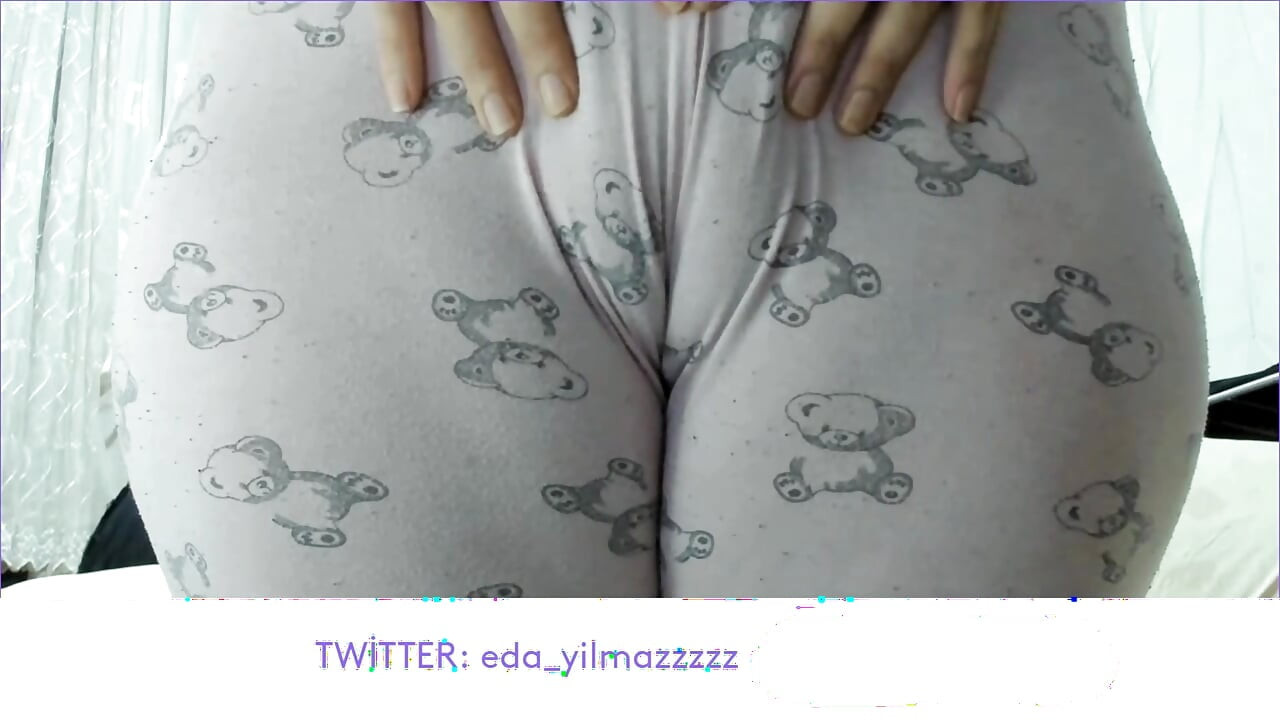 CAMELTOE- MASTURBATE WITH PAJAMAS- RUBBING PUSSY WITH PAJAMAS