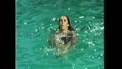 Stefanie awal menggunakan bikini & topless. sakit hati.
