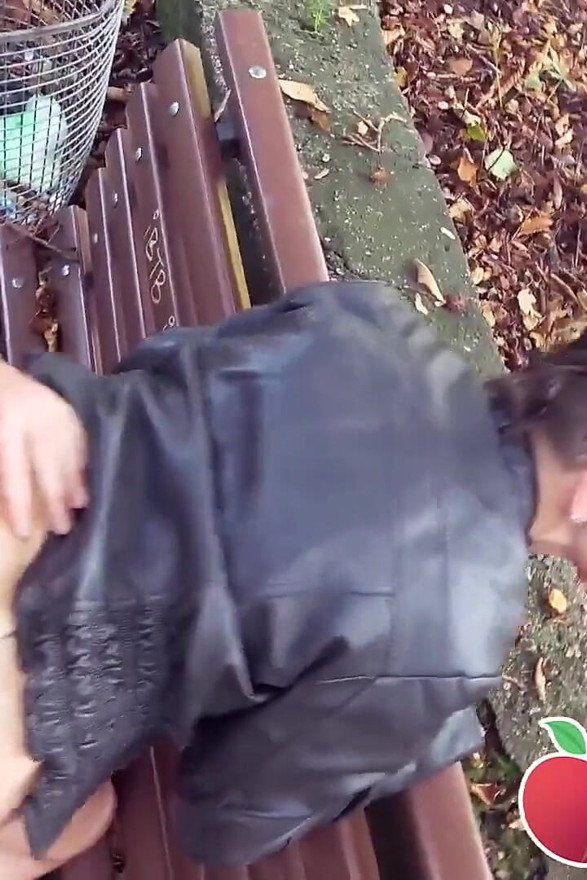 Needy almost GILF gets common park bang in Berlin