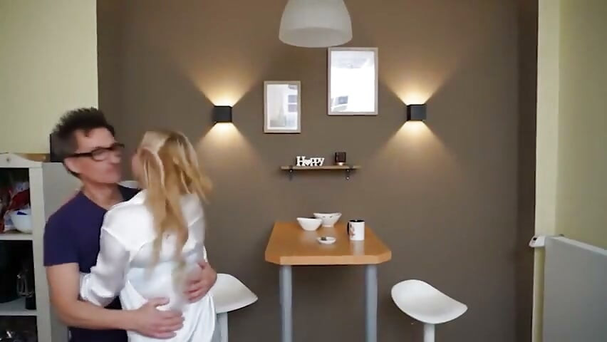 Rubia de figura robusta y tetas grandes