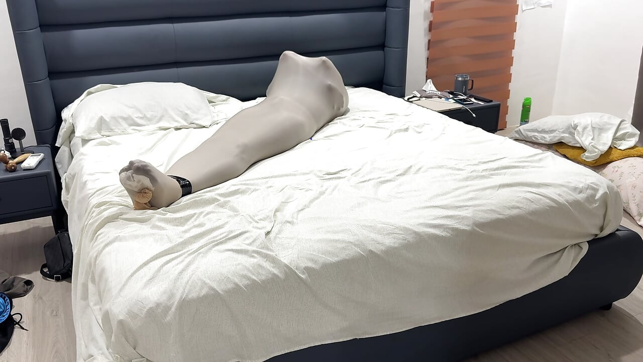 팬티 스타킹 고치에 사정하고 나일론 안에 싸기