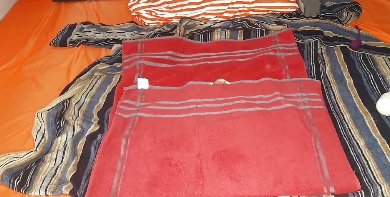 Kalın kalçalı zenci iri güzel kadın sulu fışkırtmalı amcığını alıyor - mara egzotik