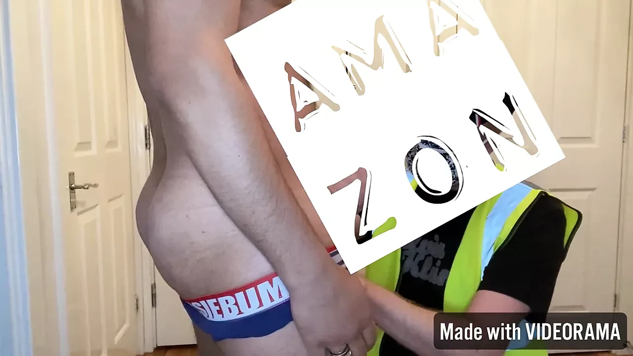 배달 후 내 자지를 빨아주는 Amazon 남자