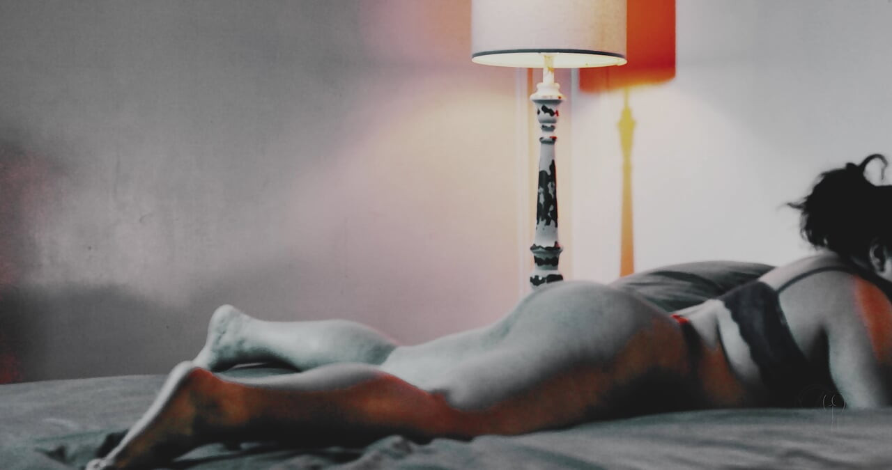 Bbw latina cưỡi không ngừng cho đến khi cô ấy bắn tinh
