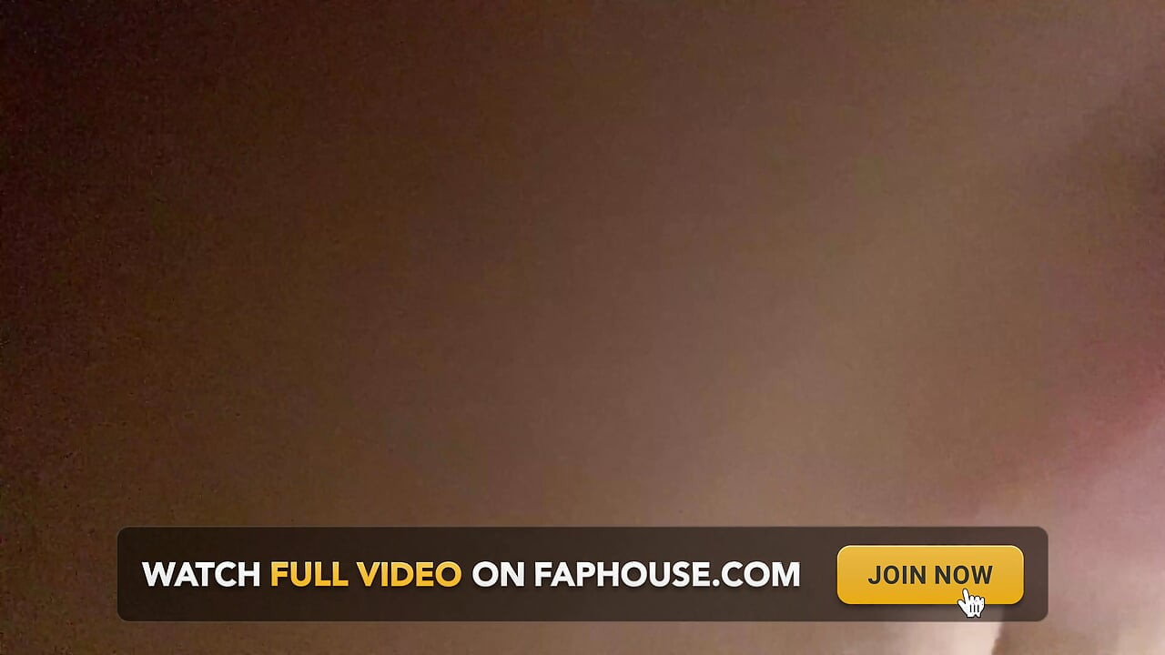 金发女郎偷偷溜到酒店操朋友!