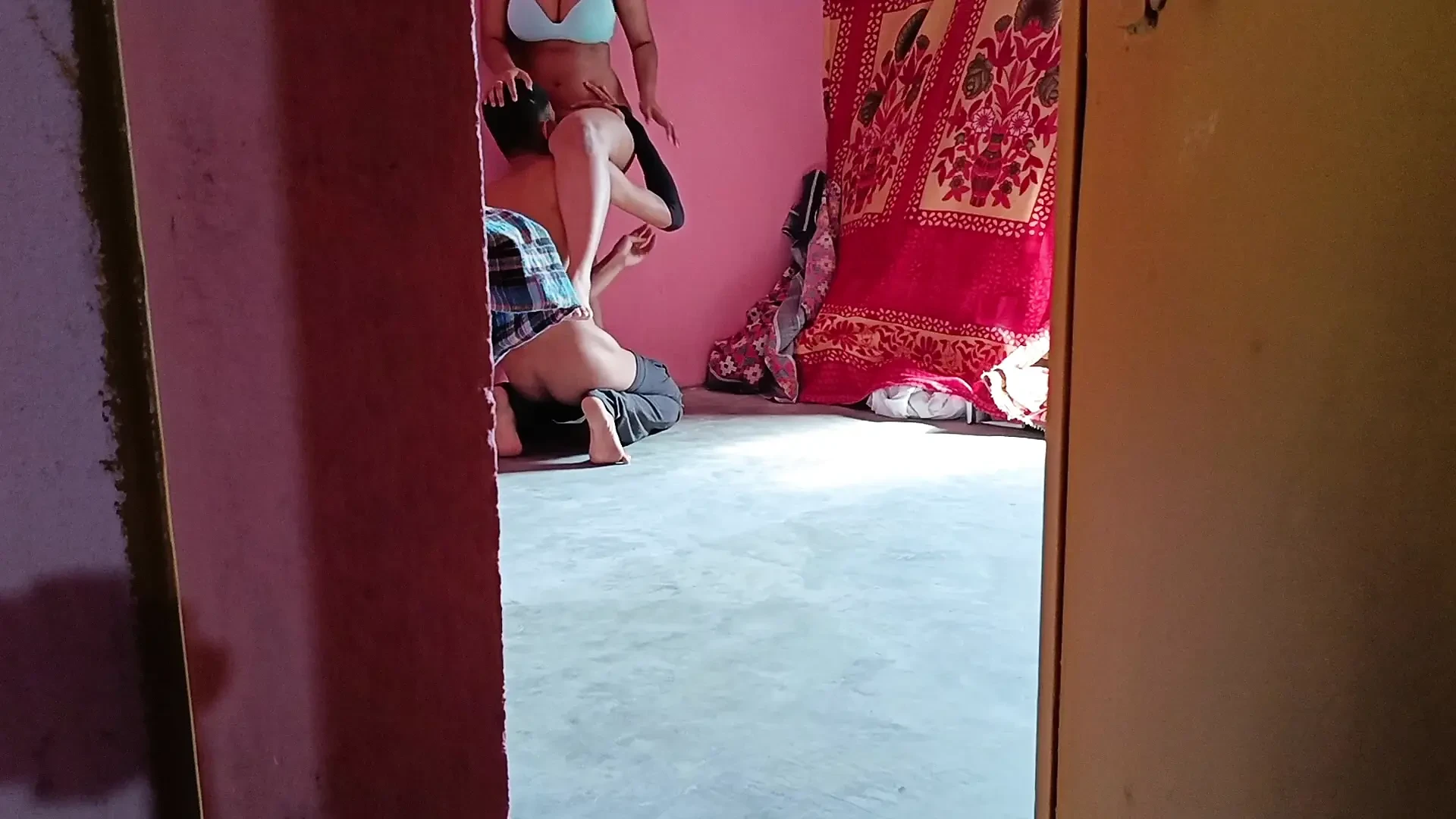 Fată indiană desi din sat care face sax pentru prima dată cu băiatul rău profesor de matematică la magazin