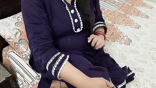 Hintli kadın bir hayranının isteği üzerine amını gösterdi