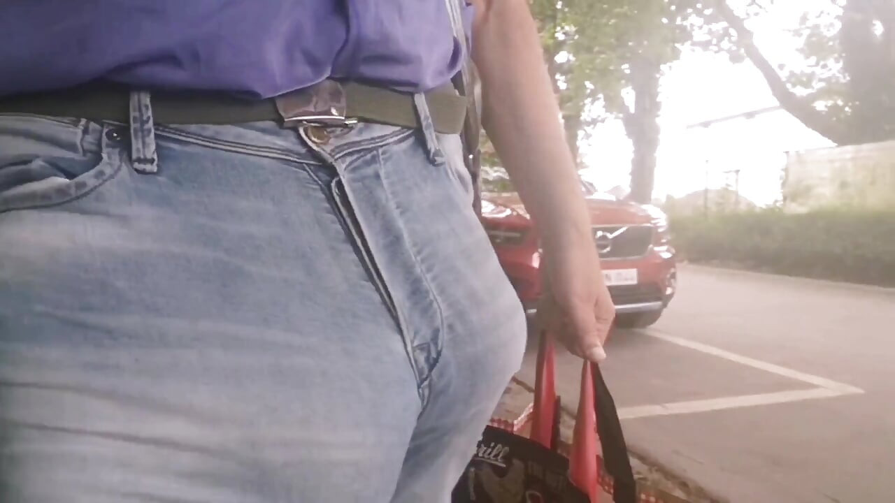 Bulging on the Street 3