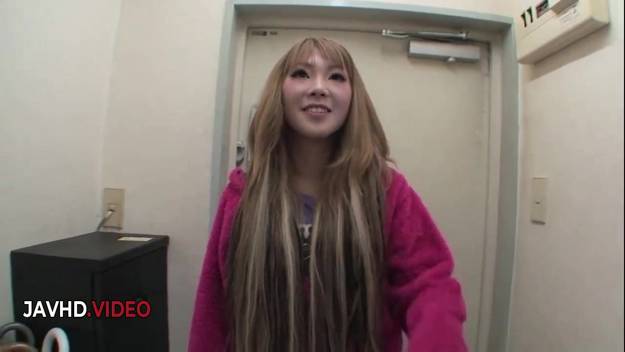 阴毛浓密的日本女郎saki oshiro重口味吮吸鸡巴，然后骑乘他的阴户变态第一人称视角