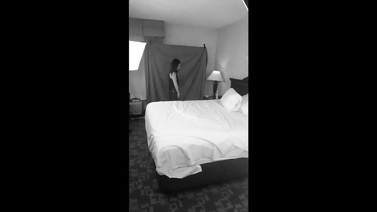 Sensationelle Chloe mit Chloe cage