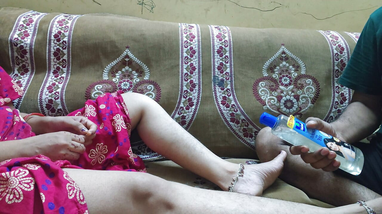 Bhabhi ki massage karne ke bad hand job by bhabhi fucked by devar