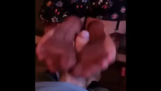 Ступни в нейлоновых колготках и чулках, ногами