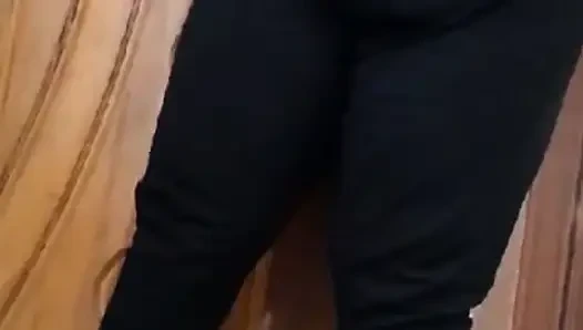 Üvey annem boşalmak için çıldırıyor, babam yan odada dinlenirken odama geliyor