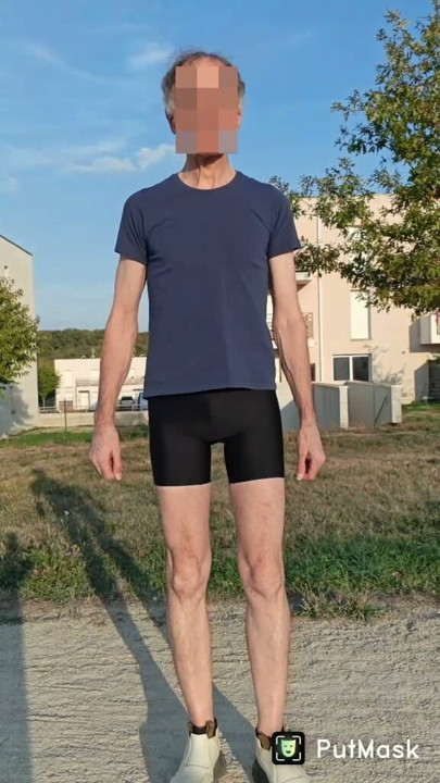 Ik draai me met de klok mee om.