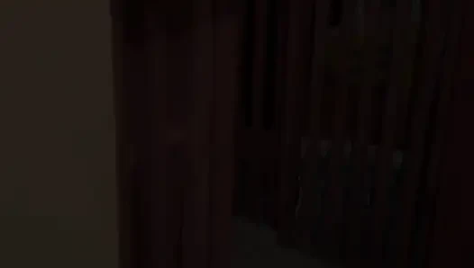 Bakış açısı bodrumda çıplak mastürbasyon yaparken yakalandım