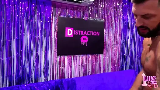 Distraction: Pertunjukan Game Yang Kotor