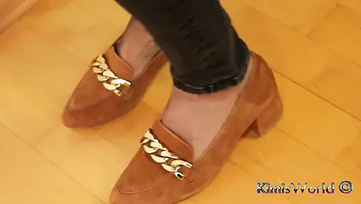 Asmr Nylon Footsteps - Glänzende Wohnungen, die auf Holzboden klopfen