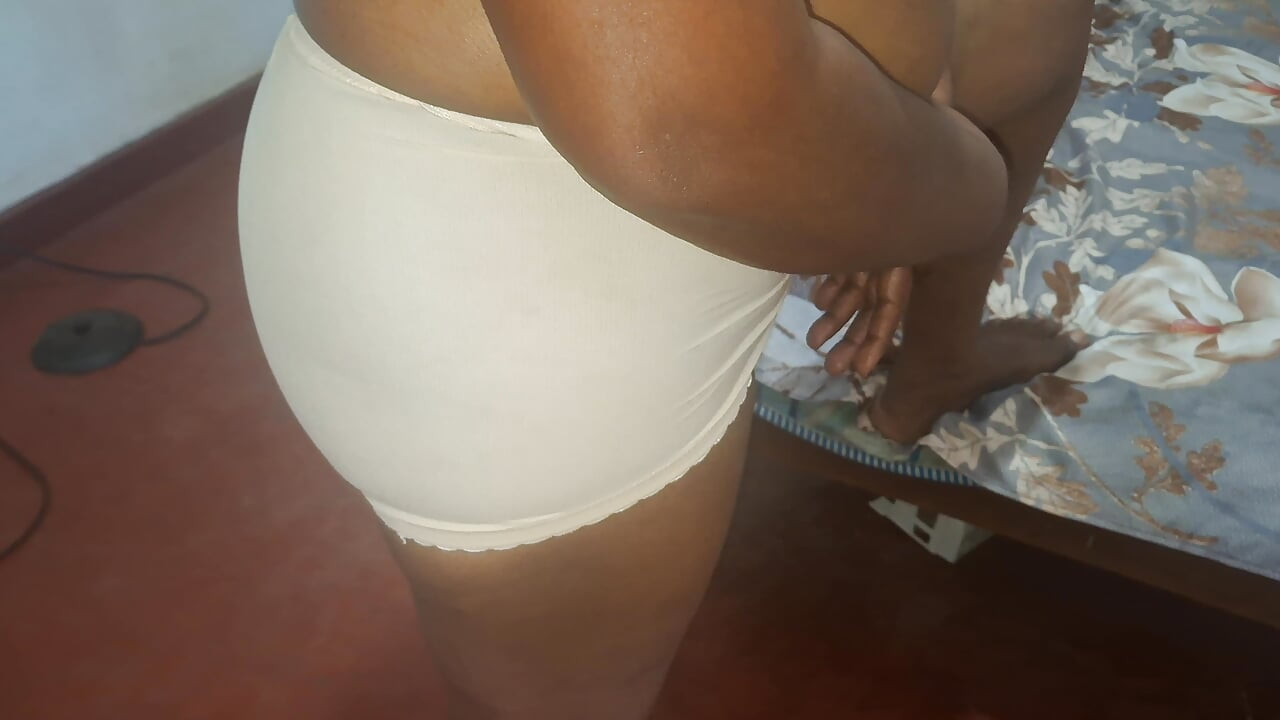 Tamil hot step aunty showing her body