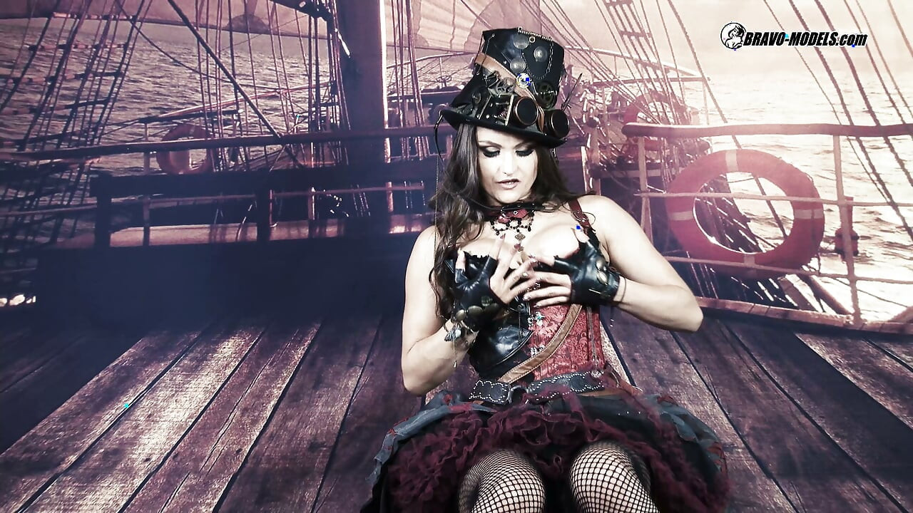 400 Barbara Bieber als Piratenmädchen im Cosplay Steampunk-Kostüm