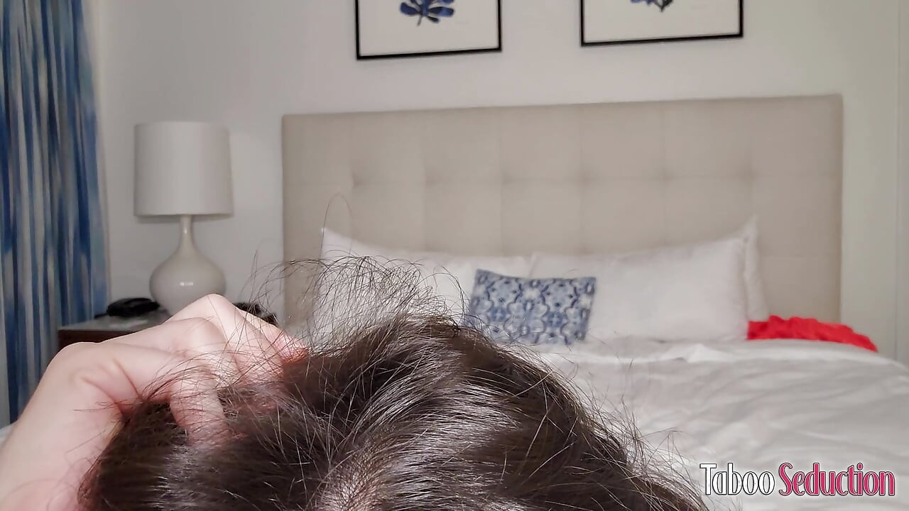 La Madrastra Amiee Cambridge Sugiere Que Compartamos La Cama - Seducción Tabú