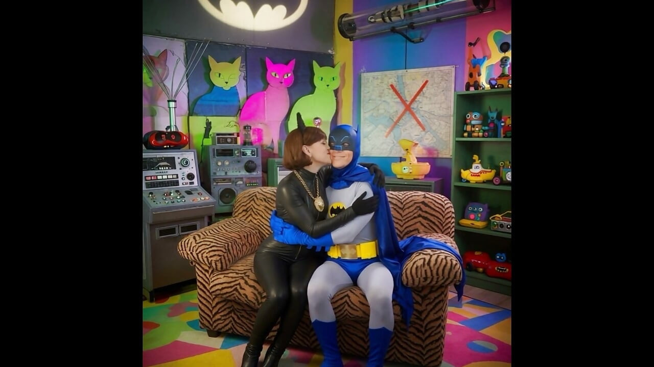 Prueba de gata mejorada por la IA de Batman y Catwoman: una aventura de ia de superhéroes