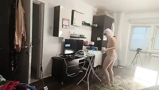 Cewek seksi rambut cokelat lagi asik sambil bugil di rumah
