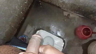 Indische Desi jongen masturbatie in de badkamer