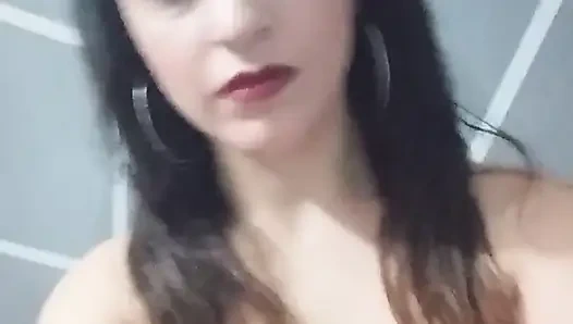 Aku lagi sendirian di kamarku!