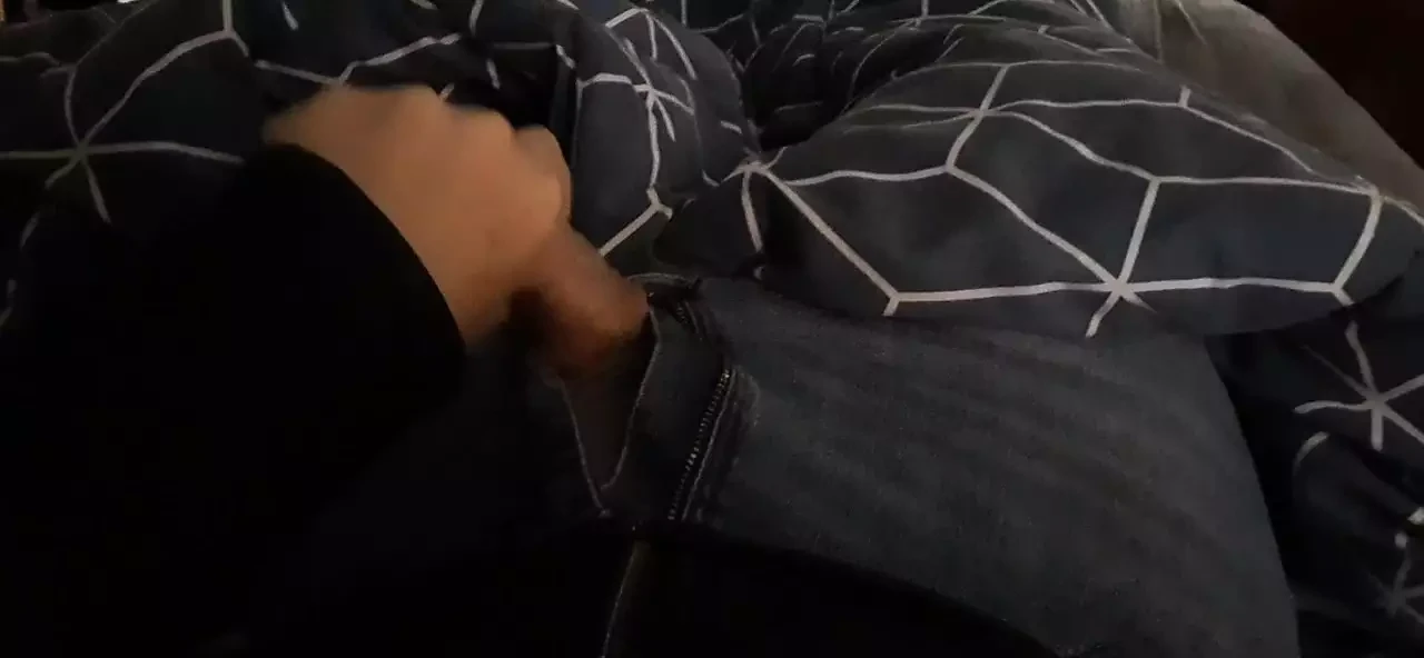 在皮夹克上撸管