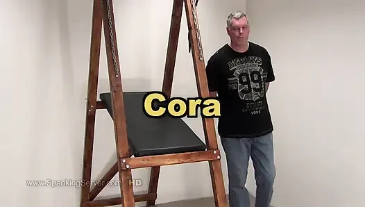 Шлепанье киски Cora
