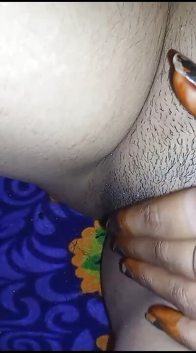 First time Delhi oyo room sunny bhabhi feegring in her hot pussy