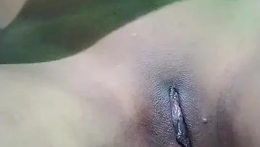 Aaj may apni sexi hot chut me begn me condom lga ke apni chut me dali or jisko meri chut chatni ho wo aa jao chat lo bhot maza ayega.