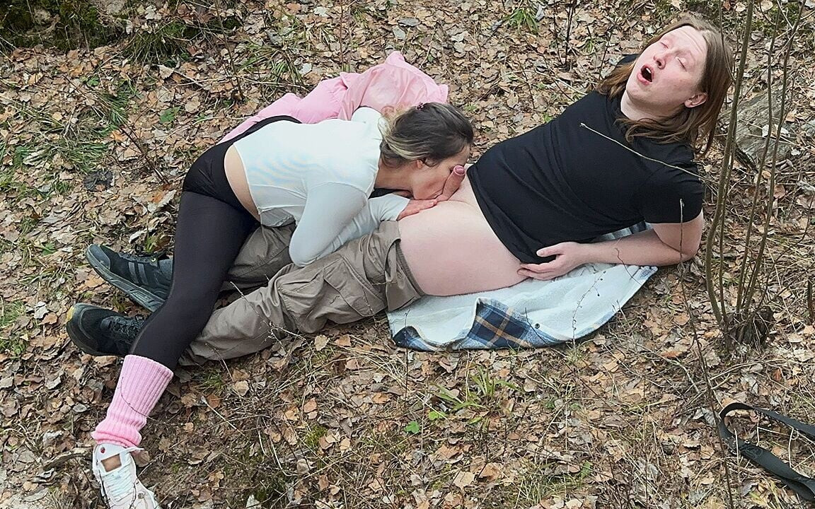 Busty Flexi Girl Gets Fucked in Outdoors