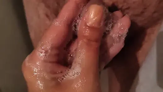 Abang tiriku yang hot di kamar mandiku. Istri nakal ini dientot habis-habisan waktu istrinya lagi nggak di rumah