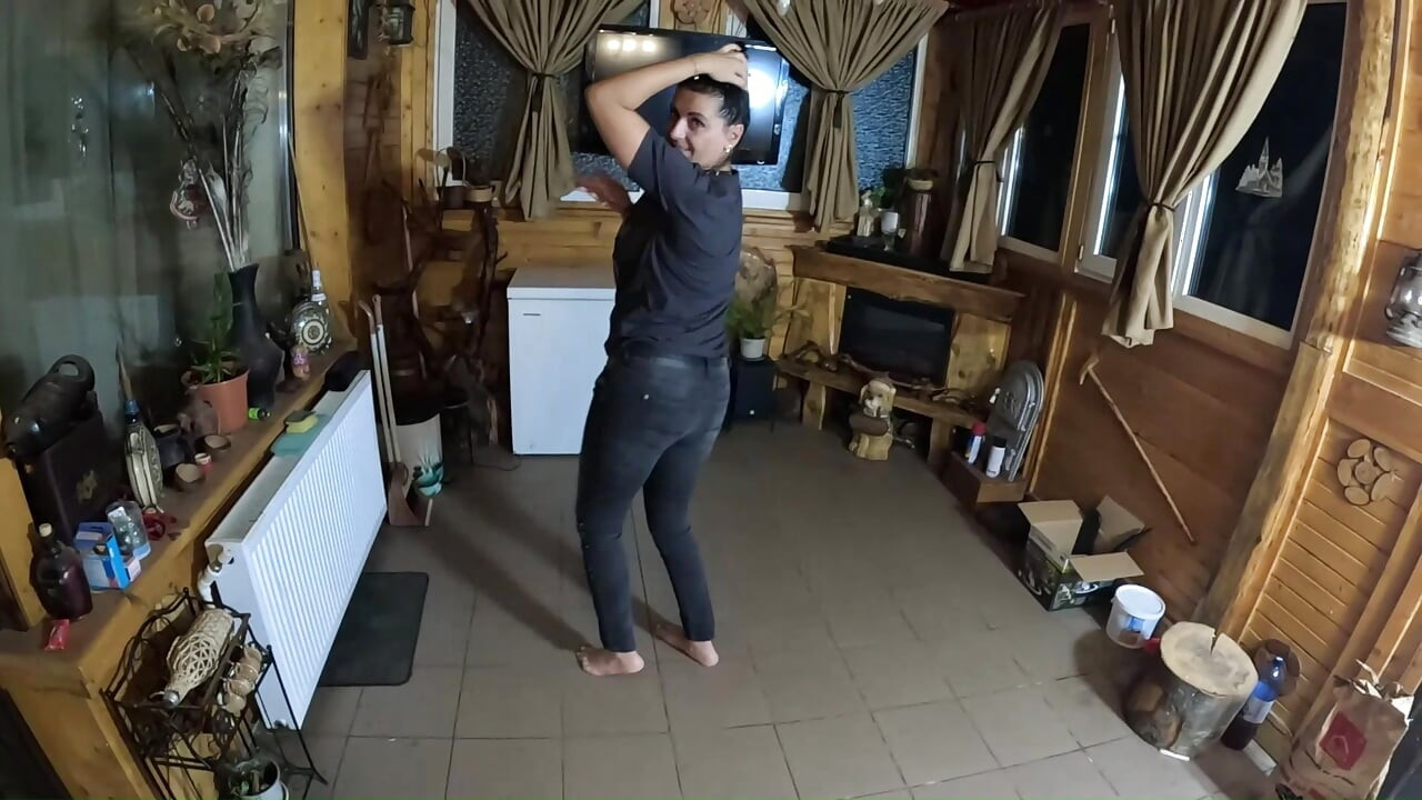 Jeans ajustados bailan puta náuseas en la cara y semen en mis tangas